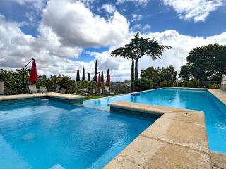 5BR Luxury with KTV, Pool, View, Near Stanford - 9