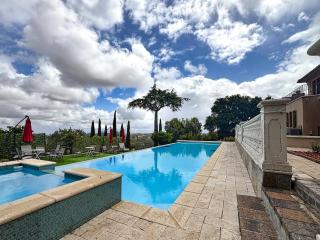 5BR Luxury with KTV, Pool, View, Near Stanford - 1