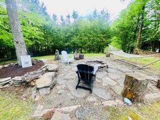Lazy River Cabin: Lakefront Stay - Greentown - 9