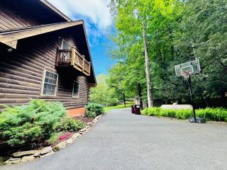 Lazy River Cabin: Lakefront Stay - Greentown - 8