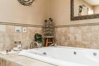 Lazy River Cabin: Lakefront Stay - Greentown - 5