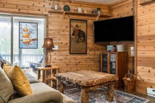 Lazy River Cabin: Lakefront Stay - Greentown - 3