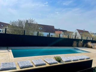 Seaside villa with pool - 4