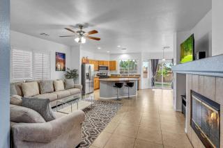 Big Family-King Beds, Desks, Pool Table, BBQ, Yard - 0