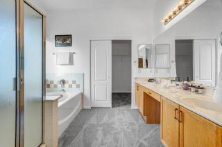 Big Family-King Beds, Desks, Pool Table, BBQ, Yard - 7