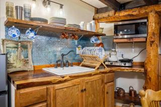 Hobbits Rest - Salem - 2