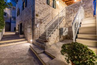 Seafront Villa Denis - Bol - 4