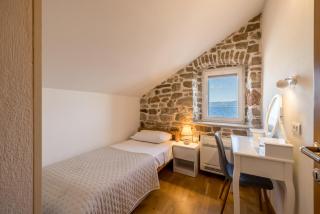 Seafront Villa Denis - Bol - 5