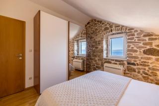 Seafront Villa Denis - Bol - 3
