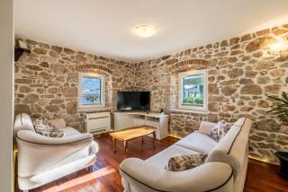 Seafront Villa Denis - Bol - 7