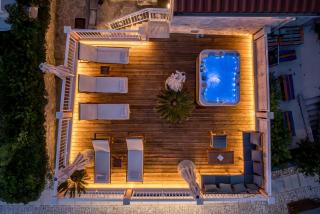 Seafront Villa Denis - Bol - 0