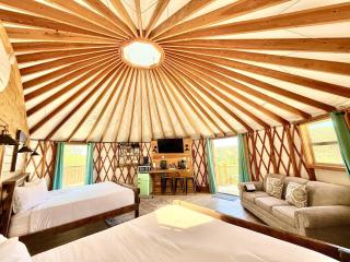 Yurt Overlook #5 with AC and Private Bath 2 Kings - 6