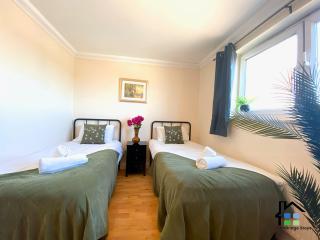 Cambridge Stays - 2 Bedroom Flat - Walk to train station & Mill Road with free Parking and 2 bathrooms - 7