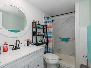 Cozy 2-Bedroom Apartment Near the Water - New Port Richey - 7
