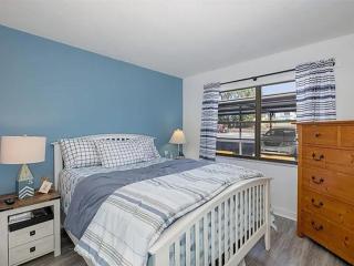 Cozy 2-Bedroom Apartment Near the Water - New Port Richey - 6
