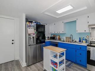 Cozy 2-Bedroom Apartment Near the Water - 1