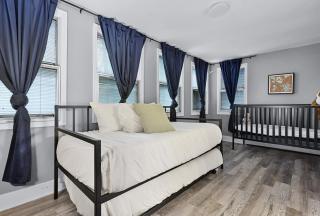 Spacious Modern 5BR Home Near Downtown St Louis - 2