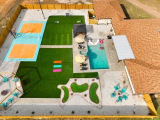 Luxpoolpickleballgolfsleeps205min To Main - Fredericksburg - 0