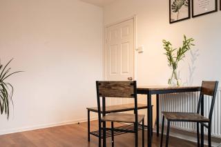 4 Bed House - Free Parking - Drayton - 9