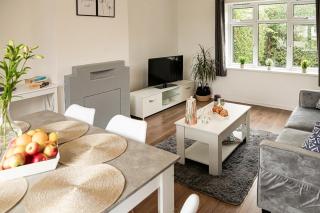 4 Bed House - Free Parking - Drayton - 5