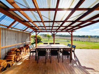 Alpine Vista Large Family Holiday Home - Coolamatong - 0