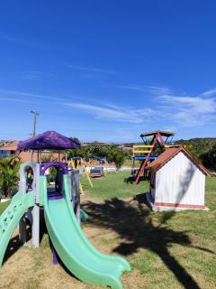 TOP 1 QUARTO com ESTACIONAMENTO em Condomínio com VISTA INCRIVEL - PORTARIA 24h, PISCINA, Sauna e Parquinho Infantil - Apartamento com Ar condicionado, Smart TV, Wi-Fi, Cozinha Completa - São Pedro da Aldeia - 3