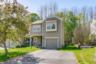 Apt within Townhome Albany Estate with Yard Access - Slingerlands - 0
