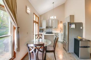 Apt within Townhome Albany Estate with Yard Access - Slingerlands - 4
