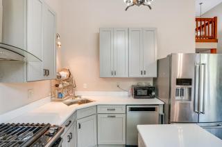 Apt within Townhome Albany Estate with Yard Access - Slingerlands - 1