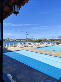 TOP 1 QUARTO com ESTACIONAMENTO em Condomínio com VISTA INCRIVEL - PORTARIA 24h, PISCINA, Sauna e Parquinho Infantil - Apartamento com Ar condicionado, Smart TV, Wi-Fi, Cozinha Completa - São Pedro da Aldeia - 8
