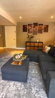 Private Basement Suite with Pool & Hot Tub Access - Elora - 6