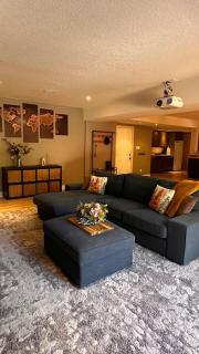 Private Basement Suite with Pool & Hot Tub Access - Elora - 8