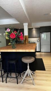 Private Basement Suite with Pool & Hot Tub Access - Elora - 2