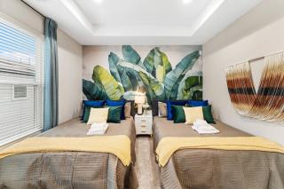 The Radiant Downtown Retreat w/hot tub•game room - 0
