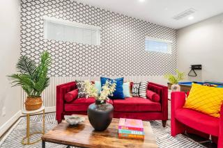 The Radiant Downtown Retreat w/hot tub•game room - 4