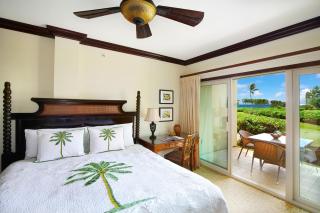 Waipouli Beach Resort Exquisite Ocean Front Condo in Oceanfront H Building Sleeps 8 AC Pool - Kapaa - 7