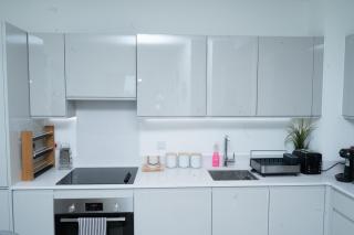 Luxury 2BR With City Views and By Station Canning Town - Londra - 3