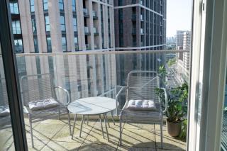 Luxury 2BR With City Views and By Station Canning Town - Londra - 4