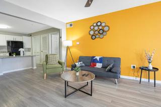 Cozy 9-Person Apt w/ WiFi near Downtown Austin - Austin - 5
