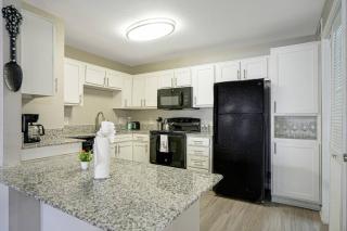 Cozy 9-Person Apt w/ WiFi near Downtown Austin - Austin - 2