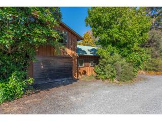 Peaceful Outlook - Hatepe Holiday Home - Waitahanui - 0