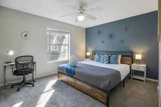 Central 9-Person Apt w/ WiFi, Near Downtown Austin - Austin - 6