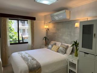 Stunning 2BR apt, 65 sq m Netflix at Rosewood Pointe Residences near BGC - Manila - 5