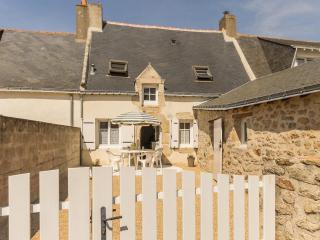 Maison rénovée typique, calme, proche mer, 2 cours fermées, cheminée et équipements pour enfants. - FR-1-306-836 - Piriac-sur-Mer - 2