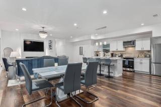 New Build 3 BR Dallas Home w Sunset Views Rooftop! - 9
