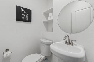 New Build 3 BR Dallas Home w Sunset Views Rooftop! - 6