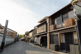 Traditional Kyoto Inn Yamazoe - Kamishichiken Geisha District - 9
