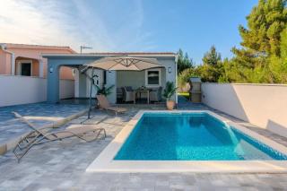 Family friendly house with a swimming pool Vir - Lozice, Vir - 24524 - Vir - 0