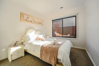 Stylish & Perfect for Relaxation - Melton South - 3