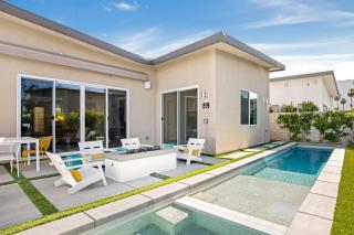 Lumen at Tahquitz: New Build with Pool Fire Pit Designer Interiors - Palm Springs - 9